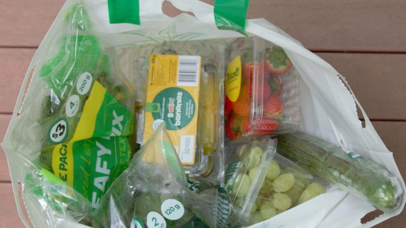 Spanyolországban 2023-tól betilthatják a zöldségek és gyümölcsök műanyag csomagolását