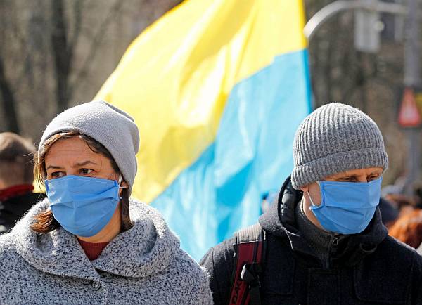 Egyre több a COVID-fertőzött Ukrajnában: munkaerőhiánytól tartanak a lengyel almatermesztők