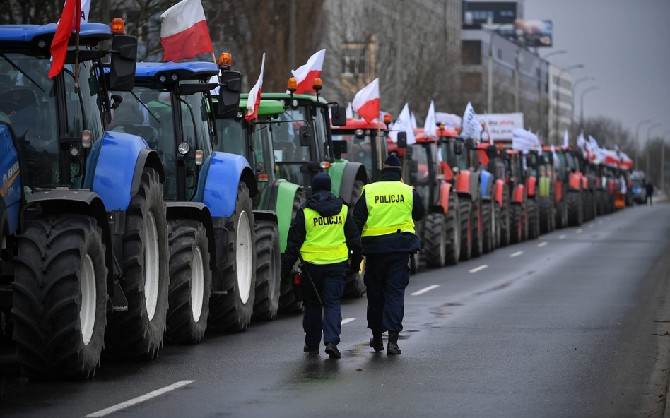 Varsóban traktorokkal tüntettek a lengyel gazdák az égbe szökő műtrágyaárak miatt