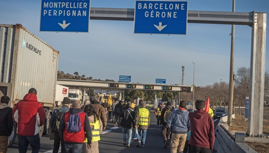 Franciaország: tüntetők blokádja miatt akadozik a spanyol áruk szállítása